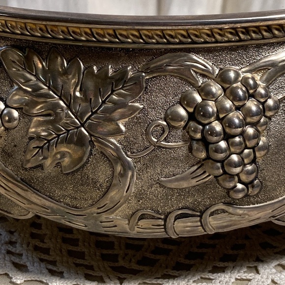 Godinger Silver Plated Mirrored Plateau Stand Intricate Grape And Leaf Design - Picture 7 of 16